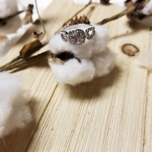 💍💍BEAUTIFUL!! White Sapphire White Gold plated ring💍💍 - Picture 11 of 14